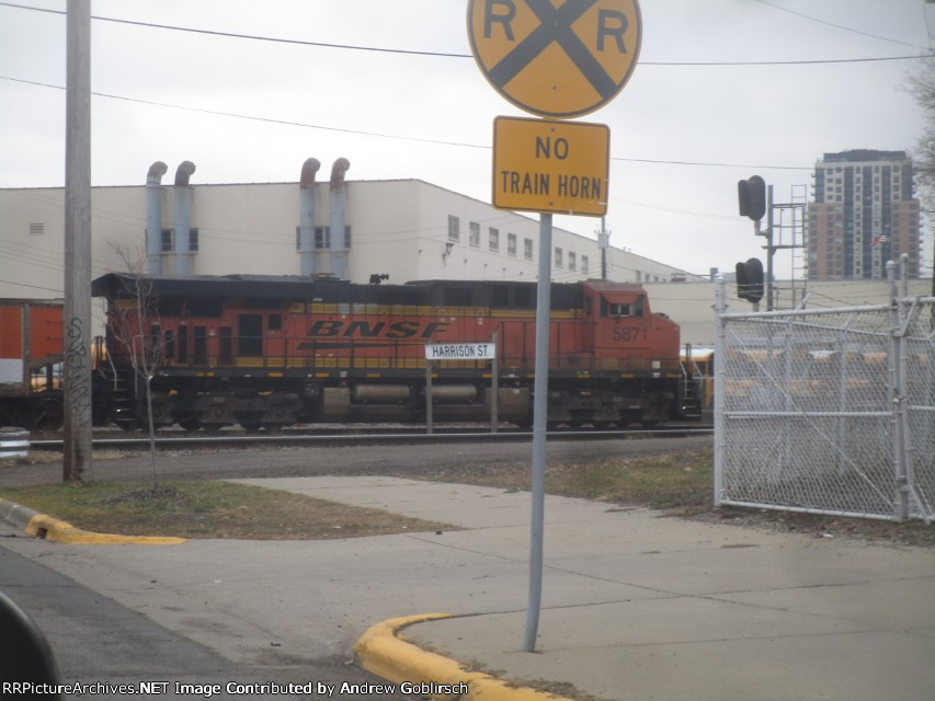 BNSF 5871 behind